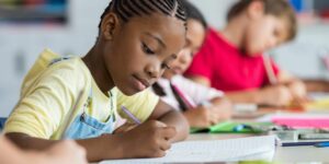 leerling maakt lvs toets