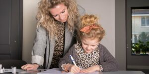 meisje en moeder redactiesommen oefenen groep 3