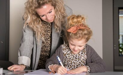 meisje en moeder redactiesommen oefenen groep 3