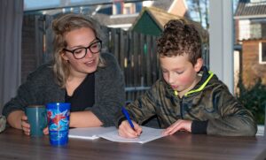 Hulp ouder bij thuisonderwijs